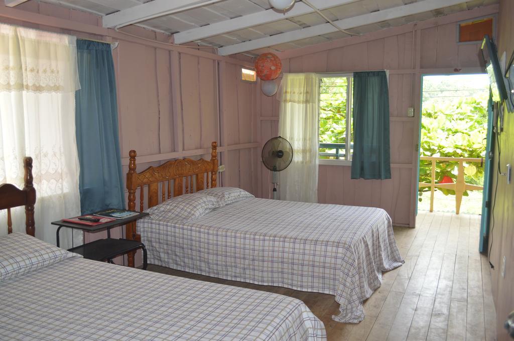 La Ballena Roja Guest House And Cafe Uvita Room photo