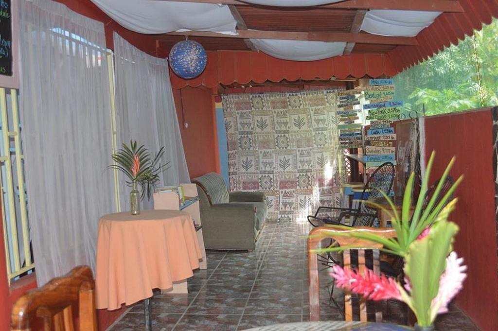 La Ballena Roja Guest House And Cafe Uvita Room photo